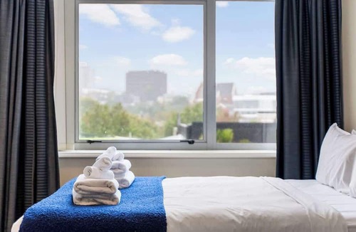 Newton Apartment | A four bedroom apartment in Auckland CBD w Carpark