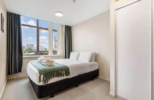 Newton Apartment | A four bedroom apartment in Auckland CBD w Carpark