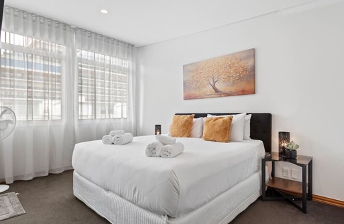Auckland Central Business District Apartment | Harbour View 3-Bedroom on Iconic Princes Wharf