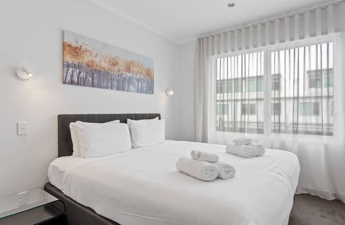 Auckland Central Business District Apartment | Harbour View 3-Bedroom on Iconic Princes Wharf