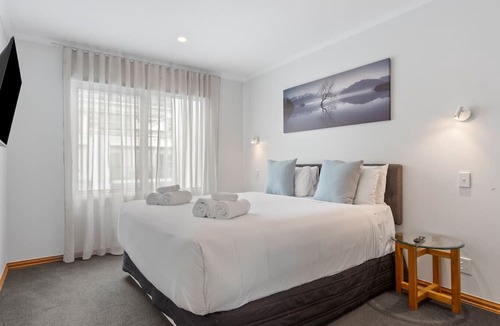 Auckland Central Business District Apartment | Harbour View 3-Bedroom on Iconic Princes Wharf