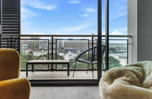 Auckland Central Business District Apartment | Comfort, Harbour Views & Balcony | Zodiak Stays