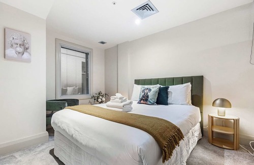 Auckland Central Business District Apartment | Comfort, Harbour Views & Balcony | Zodiak Stays