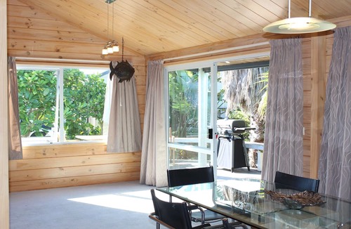 Matarangi House | 5 minutes walk to beautiful beach & shops, fully fenced section pet friendly.