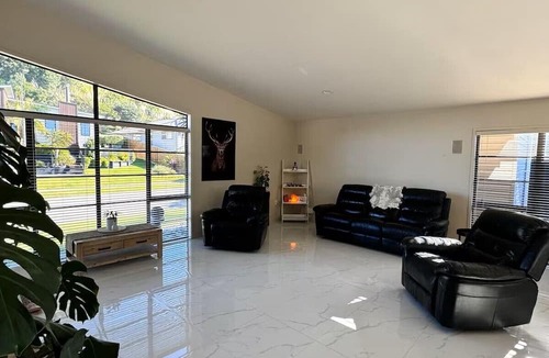 Ohope House | Spacious Home with Spa Sleeps - 12 in Ōhope. 2min walk to Harbour, 5min to Beach