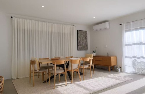 Stanmore Bay House | 49 Cliff Retreat