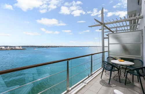Auckland Central Business District Apartment | QV Stays Harbourfront Escape