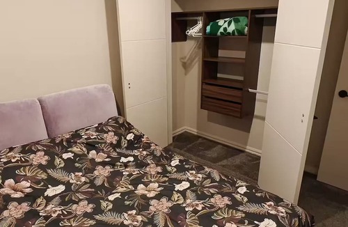 Pinehill Apartment | Private Modern 2 bedroom Unit in Central Albany