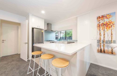 Greenlane - Ellerslie House | Cosy Greenlane Retreat | Calm & Unwind