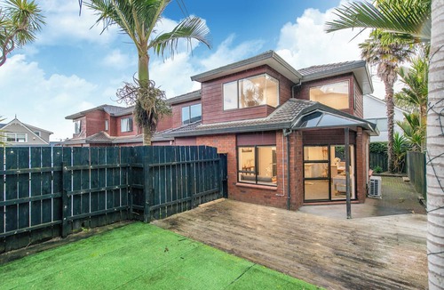Greenlane - Ellerslie House | Cosy Greenlane Retreat | Calm & Unwind