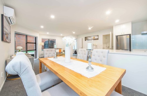 Greenlane - Ellerslie House | Cosy Greenlane Retreat | Calm & Unwind