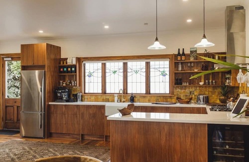 New Plymouth House | Mon Paradis - Prime Central Location