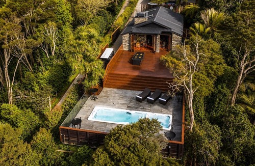 Titirangi House | Maison Blanc Lodge - Nature Haven 4-Bed Luxury