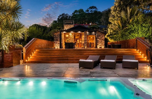 Titirangi House | Maison Blanc Lodge - Nature Haven 4-Bed Luxury