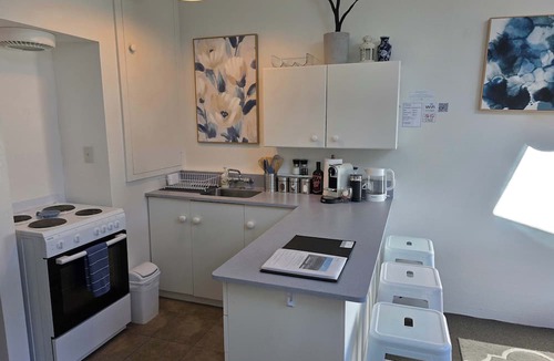 Picton Apartment | Cozy Apartment with Marina Views
