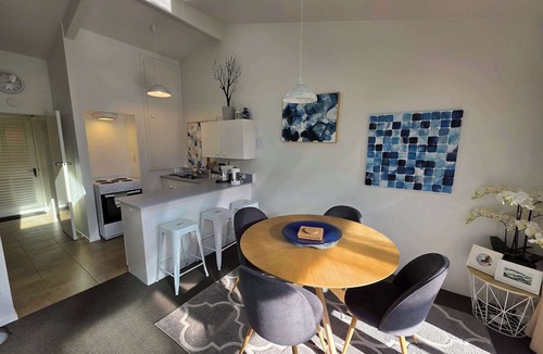 Picton Apartment | Cozy Apartment with Marina Views