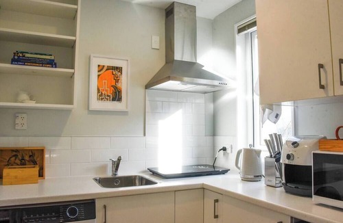 Lyttelton House | Stylish Studio - Free Parking walk to Town and Harbour