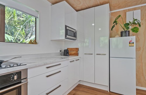 Onemana House | Skippers View - Onemana Holiday Home