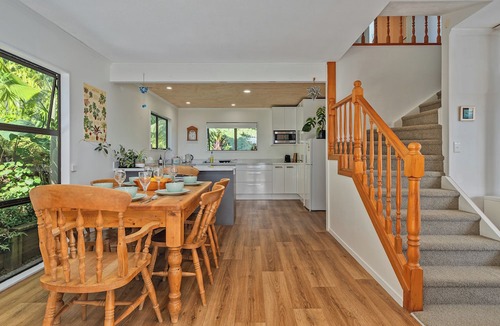 Onemana House | Skippers View - Onemana Holiday Home