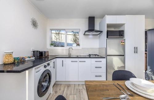 Kaukapakapa House | Manuka Bliss Heights - Close to Thermal Hoot Pool