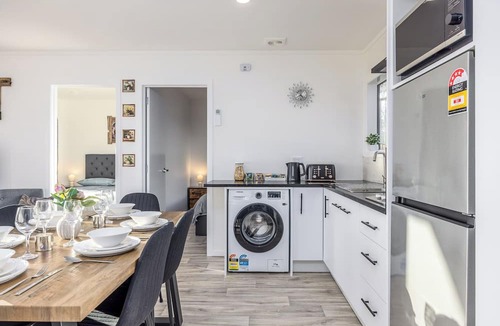 Kaukapakapa House | Manuka Bliss Heights - Close to Thermal Hoot Pool