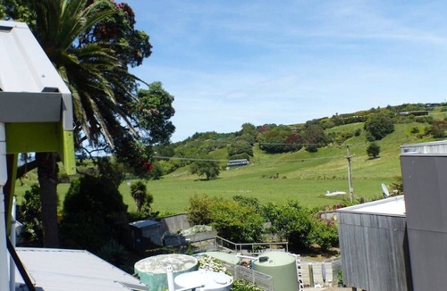 Waiotahi House | Pohutukawa Rise -Coastal Holiday Home