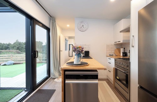 Taumarunui Cabin | Haven Hills Retreat - Romantic, luxury off grid tiny house with stunning views.