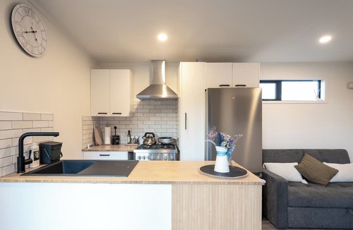Taumarunui Cabin | Haven Hills Retreat - Romantic, luxury off grid tiny house with stunning views.