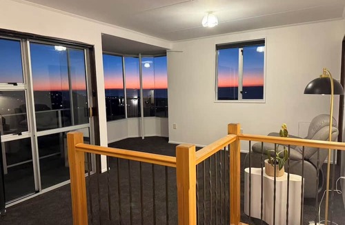 Oamaru House | Seaview Hill Retreat - You Will Love the View & Enjoy Your Time Here