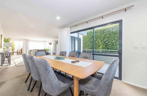 Remuera House | Remuera Elegance - Spacious & Stylish 6-BR House