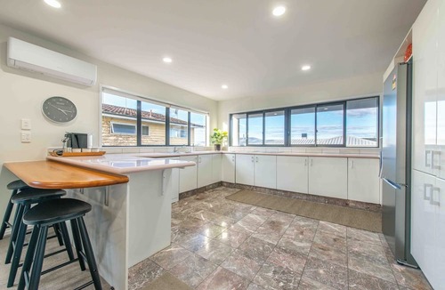 Remuera House | Remuera Elegance - Spacious & Stylish 6-BR House