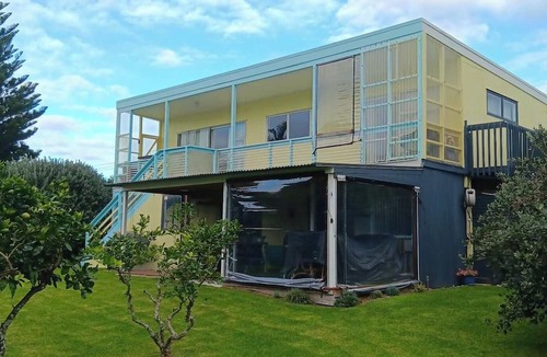 Pataua House | Relax, Coastal and Warm-Top Deck Beach House
