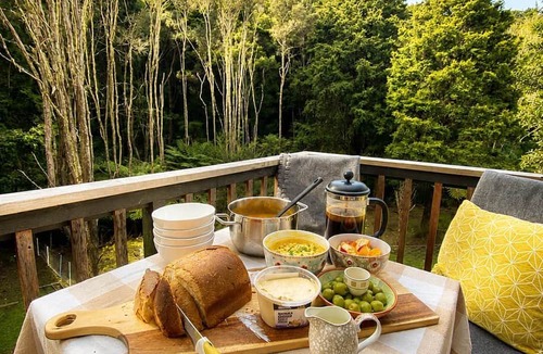 Raglan House | Fantail Cottage | Private Bush Retreat