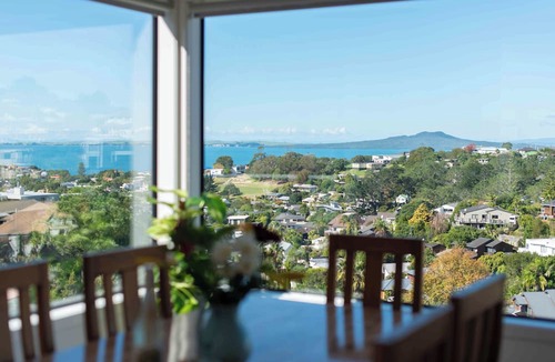Murrays Bay House | Panoramic Sea views 6BR Getaway @ Murrays Bay