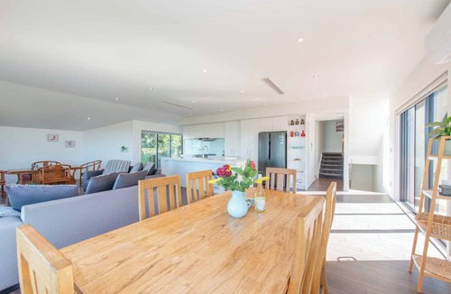 Murrays Bay House | Panoramic Sea views 6BR Getaway @ Murrays Bay