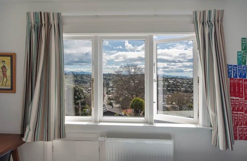 Nelson South House | Sunset Paradise - Views, Hot Tub & Walk to Town