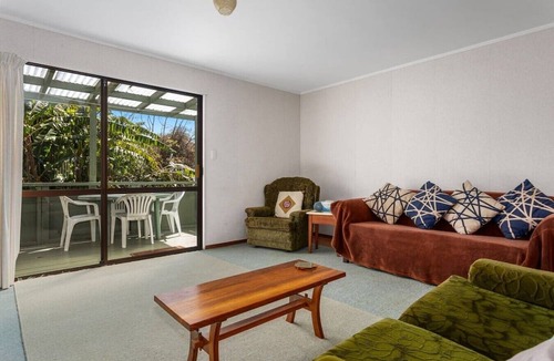 Waihau Bay House | The Treehouse – Whanarua Bay