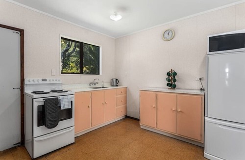 Waihau Bay House | The Treehouse – Whanarua Bay