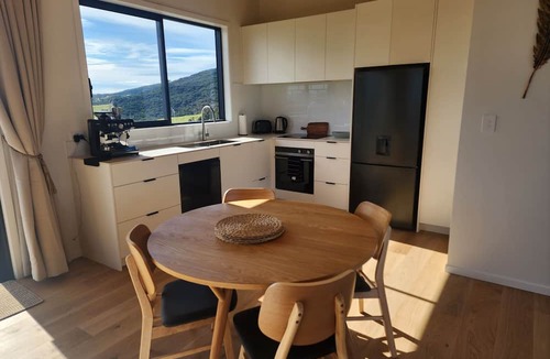 Onerahi Cabin | Larnac Bach.Whangarei Heads, modern brand new high-spec Kiwi Bach