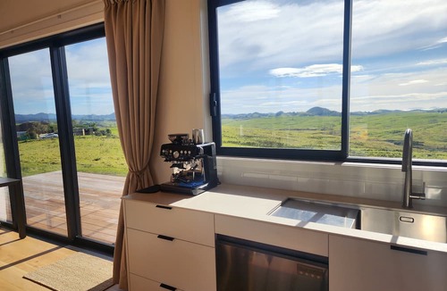 Onerahi Cabin | Larnac Bach.Whangarei Heads, modern brand new high-spec Kiwi Bach