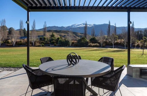Speargrass Flat House | Speargrass Villa | Luxury | Hot Tub | Pool