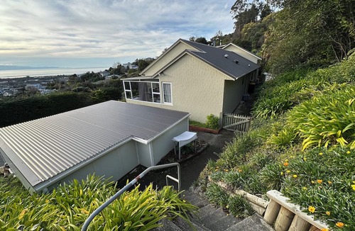 Tahunanui House | Kikorangi Beach Haven - Pets Welcome