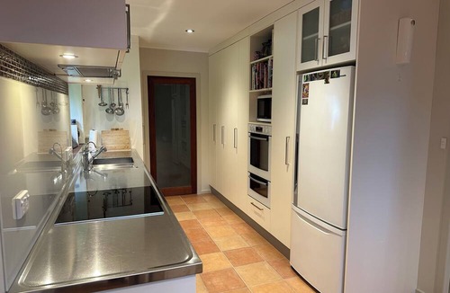 Tahunanui House | Kikorangi Beach Haven - Pets Welcome