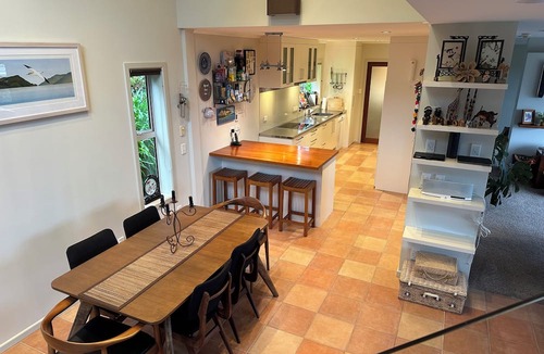 Tahunanui House | Kikorangi Beach Haven - Pets Welcome