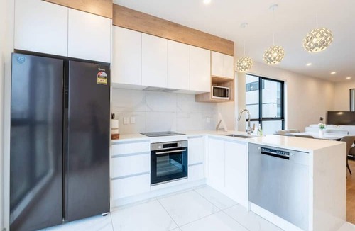 Belmont Villa | Modern 3-Bedroom Townhouse in Belmont