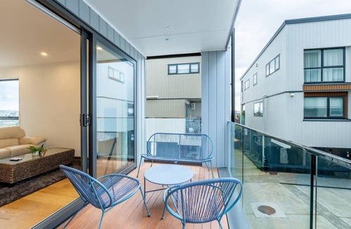 Belmont Villa | Modern 3-Bedroom Townhouse in Belmont