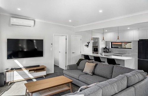 Waihi Beach Cottage | Luxury Glamping near Wahihi Beach for Amazing Family Vacations in New Zealand