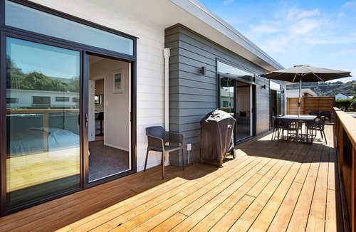 Waihi Beach Cottage | Savor Nature's Luxury at the Bay of Plenty: Glamping Beyond Your Imagination in New Zealand