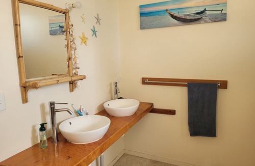 Moeraki House | CATCH OF THE DAY: Moeraki Village Bach - with views and space for the Boat