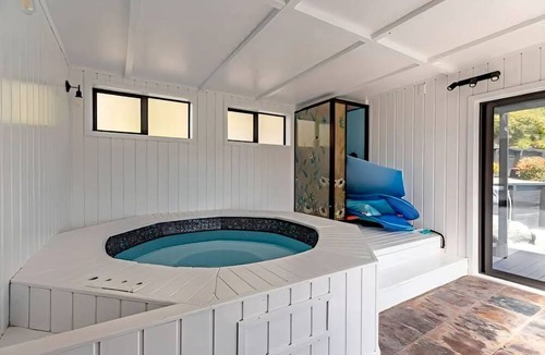 Pinehaven House | Peaceful Upper Hutt Hideaway Pool Spa Sauna